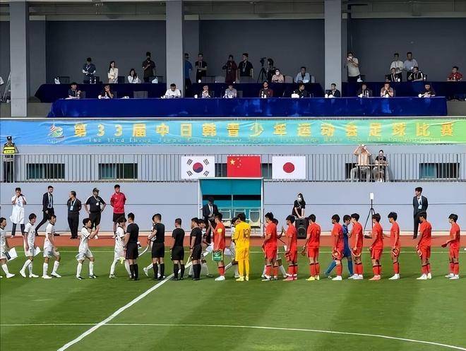 包含Rookie在皇家马德里比赛中大比分获胜，战术调整引发热议！引发球迷热议的词条